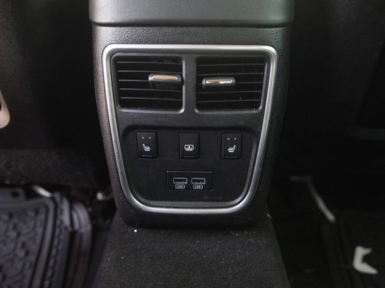 2016 Chrysler 300 C  **COOLED SEATS - ALL WHEEL DRIVE** Photo