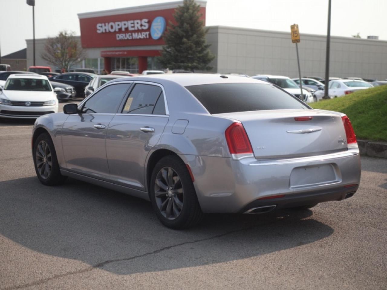 2016 Chrysler 300 C  **LOW KMS - ALL WHEEL DRIVE** Photo2