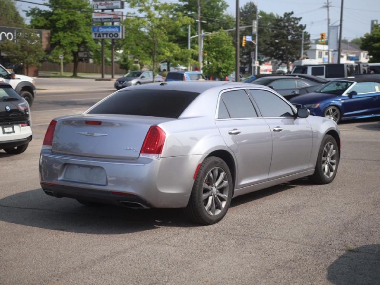 2016 Chrysler 300 C  **LOW KMS - ALL WHEEL DRIVE** Photo3