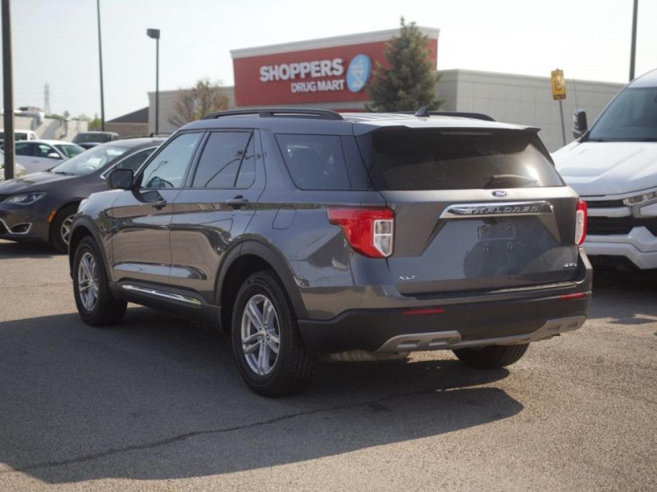 2022 Ford Explorer XLT  **TWIN ROOF - CO-PILOT360 ASSIST+** Photo2