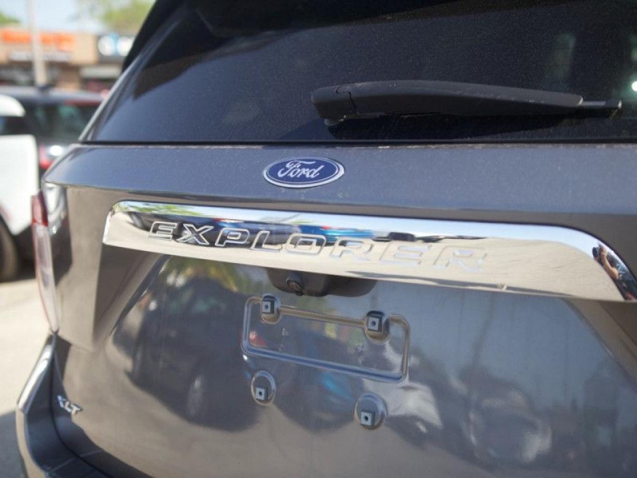2022 Ford Explorer XLT  **TWIN ROOF - CO-PILOT360 ASSIST+** Photo