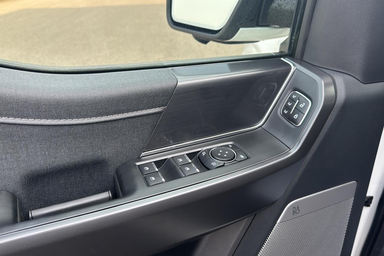 2025 Ford F-150 Lariat Photo5