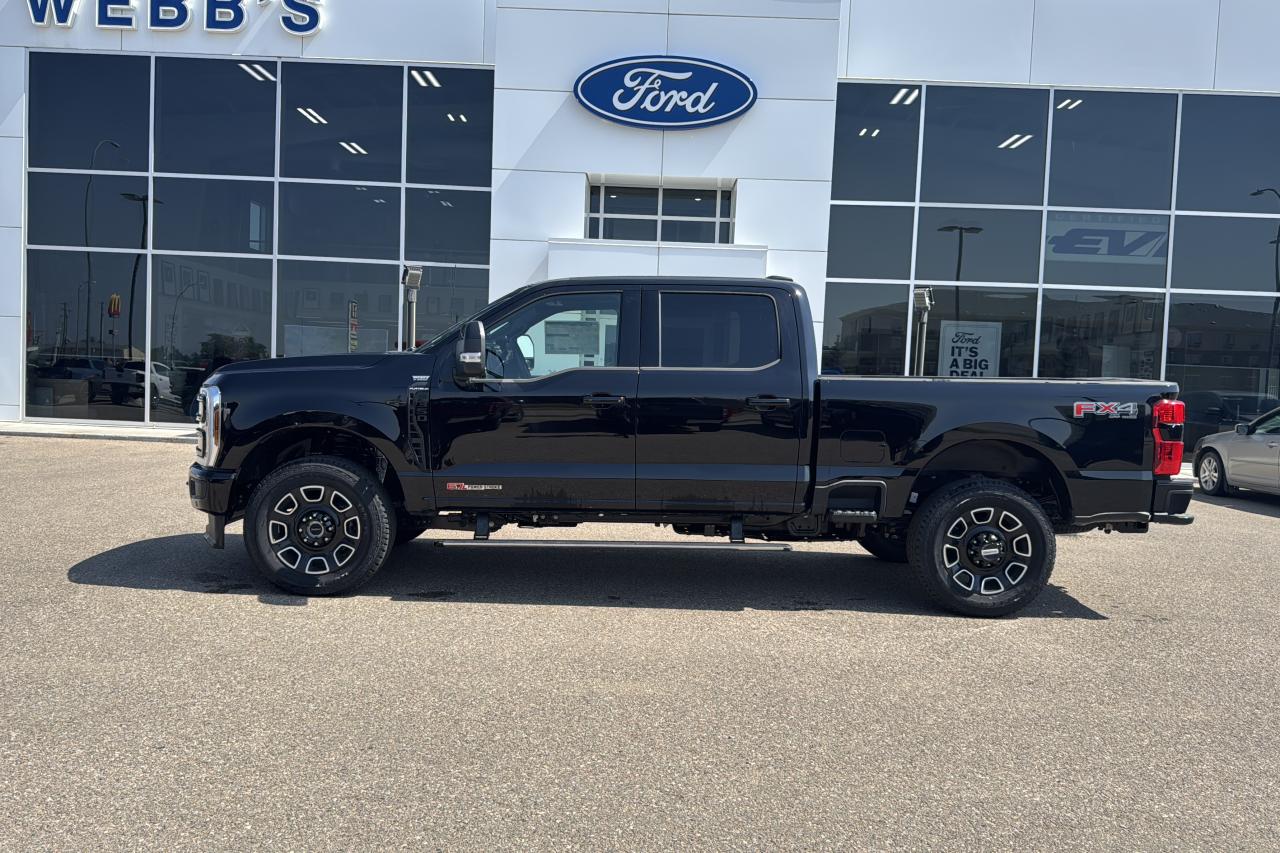 2025 Ford F-350 Super Duty Platinum Photo