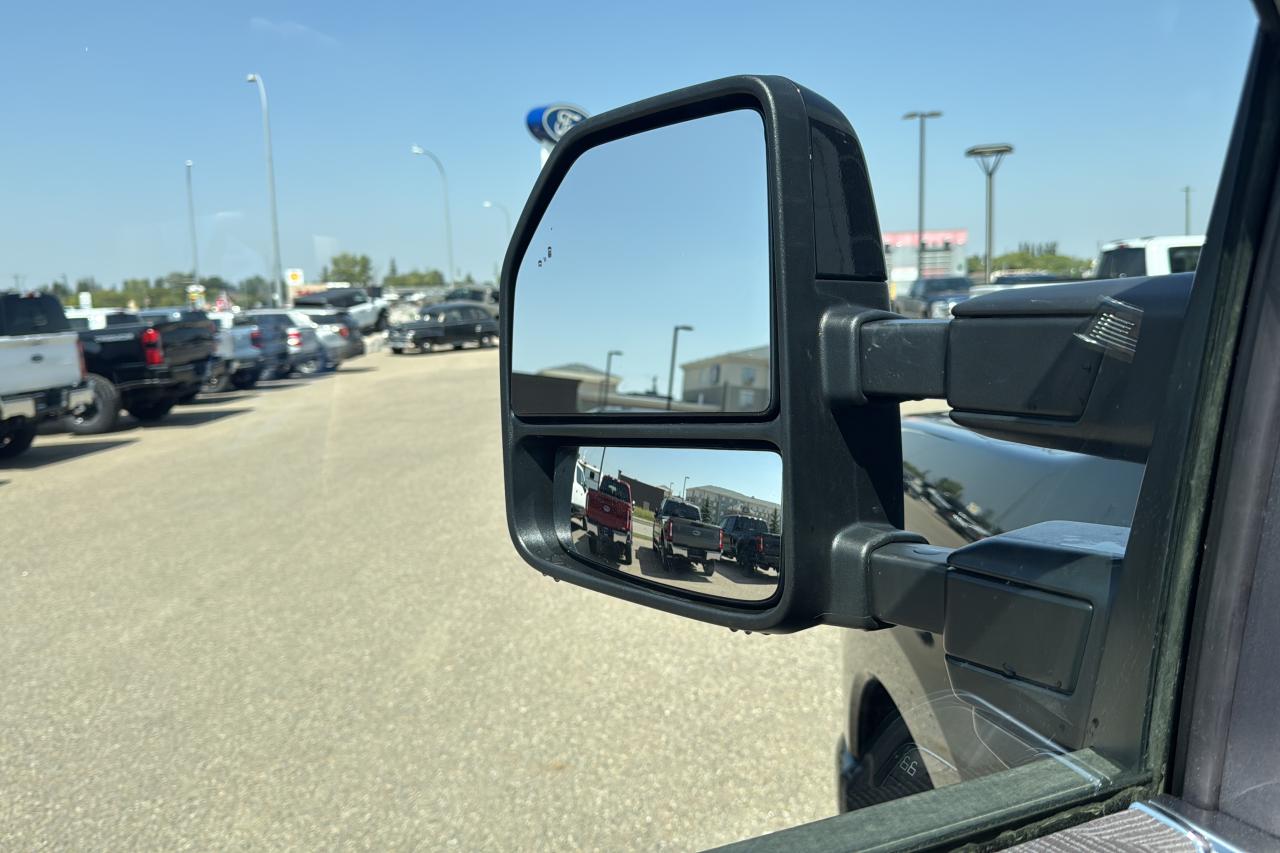 2025 Ford F-350 Super Duty Platinum Photo5