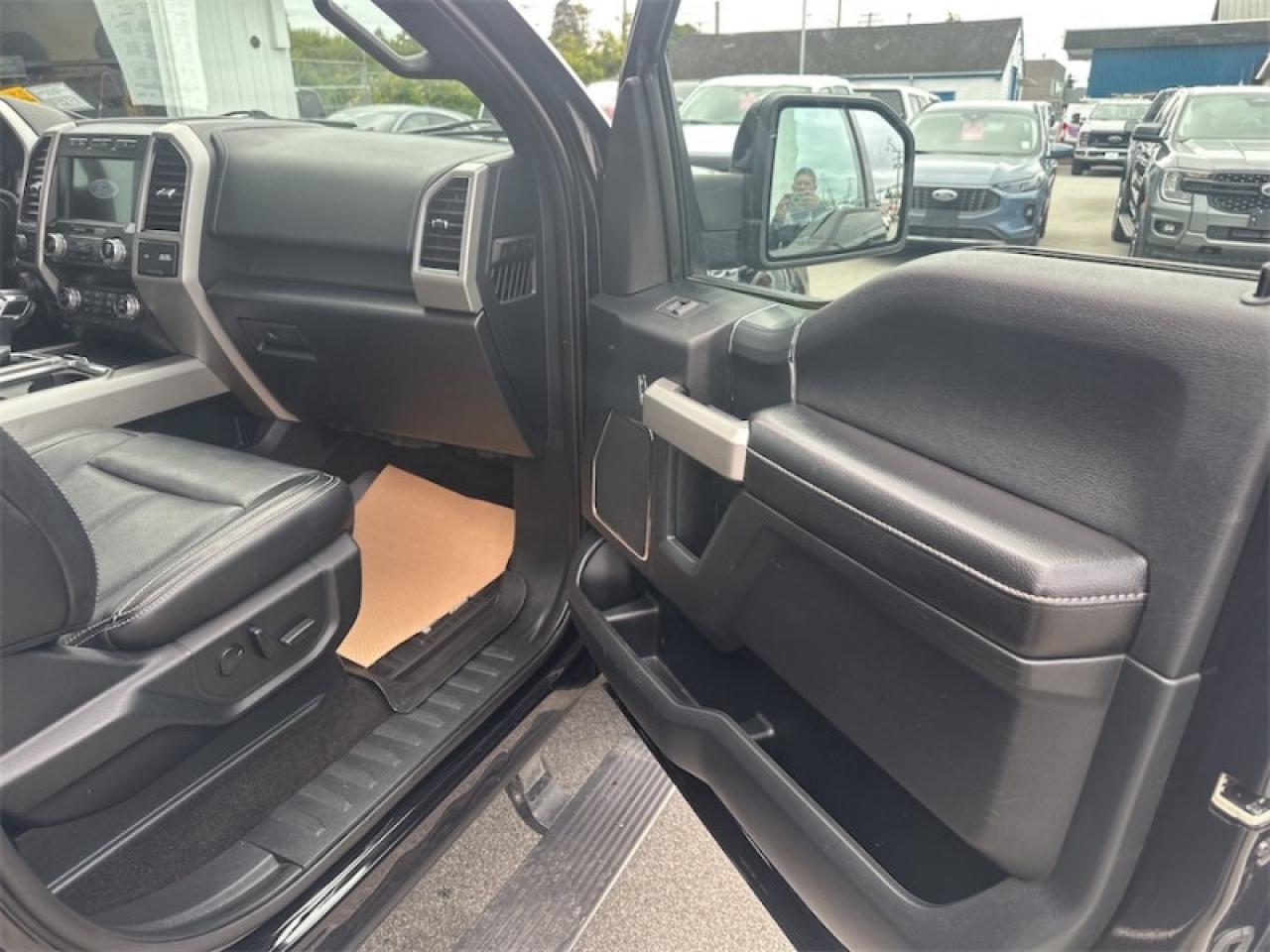 2019 Ford F-150 Lariat   - Leather Seats - Navigation Photo5