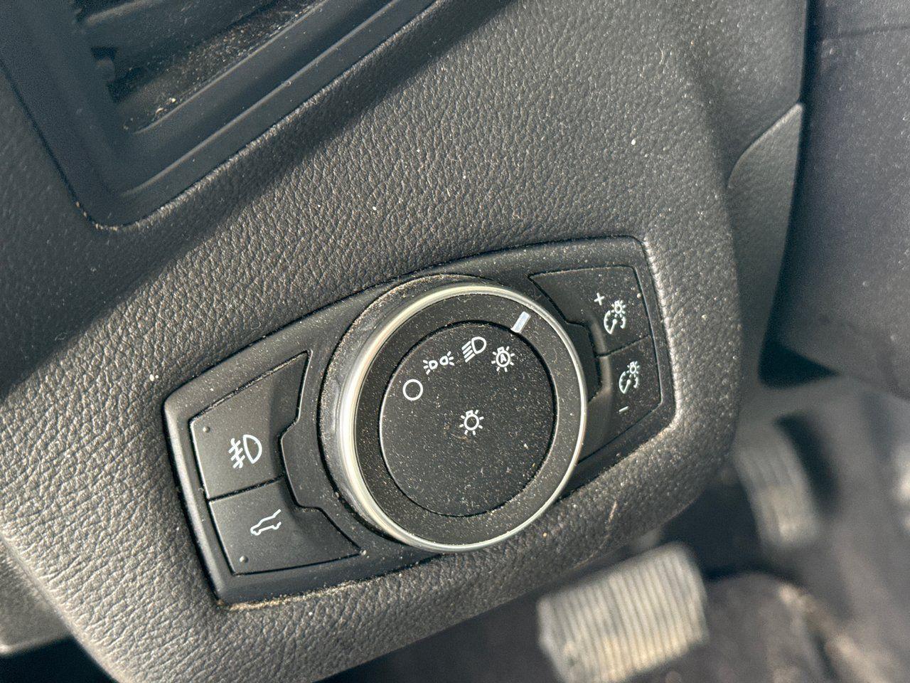 2019 Ford Escape SEL - Photo #20