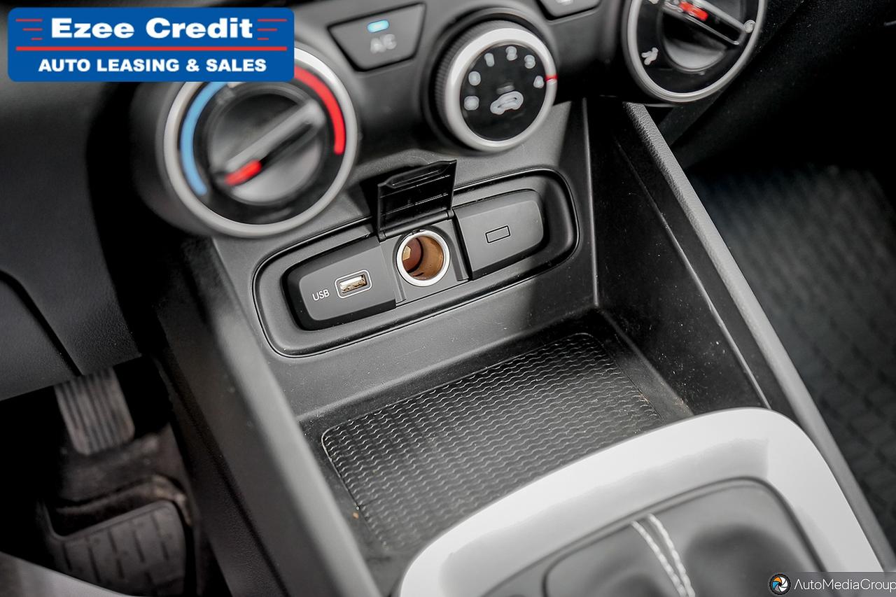 2022 Hyundai Venue Essential Photo