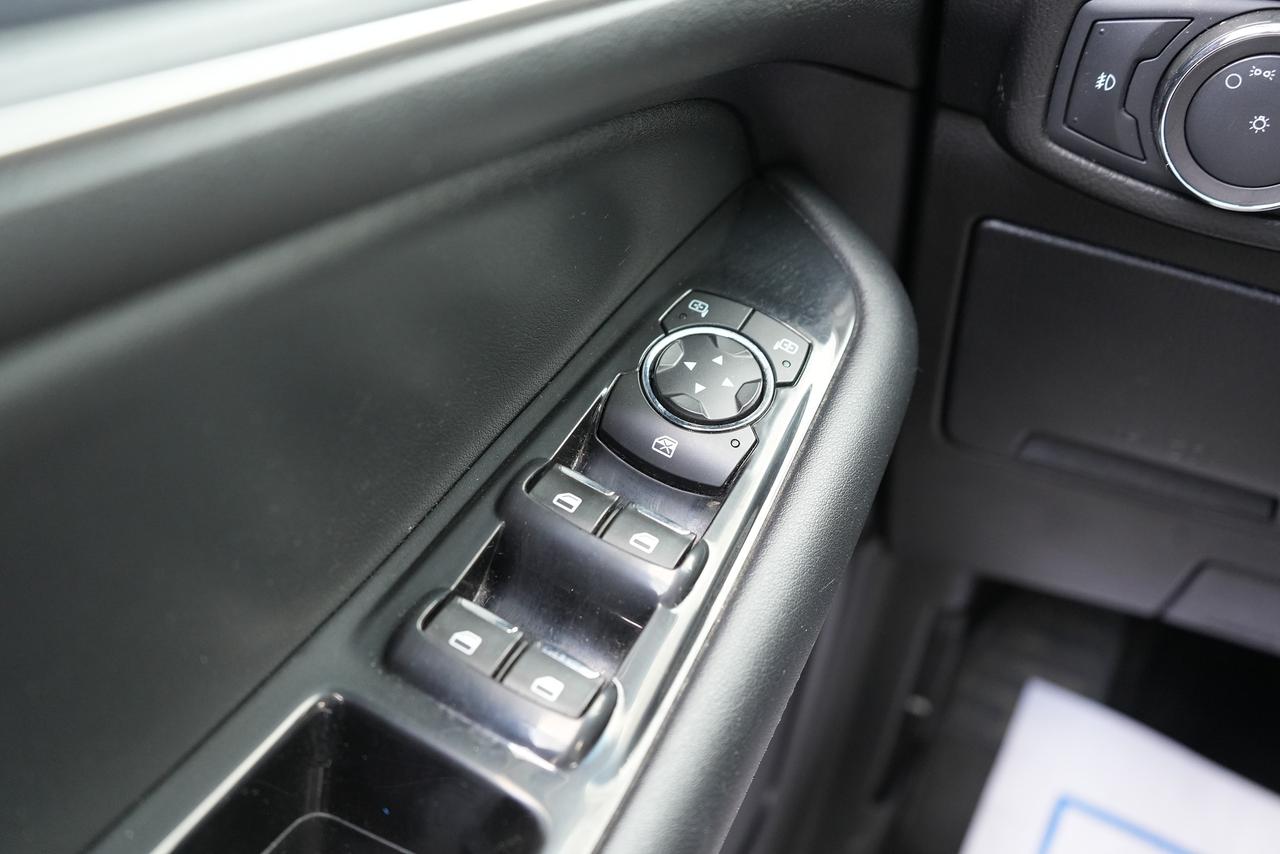 2019 Ford Edge SEL Photo