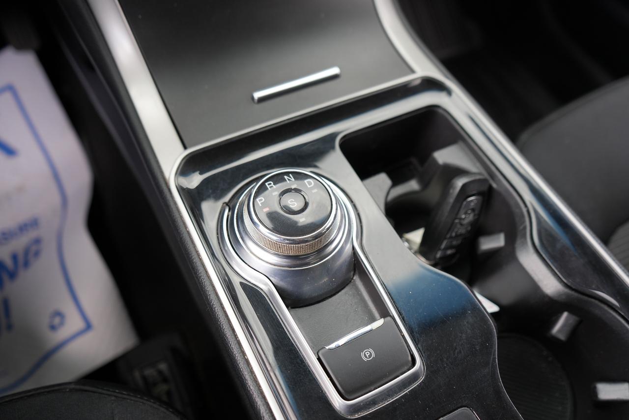 2019 Ford Edge SEL Photo