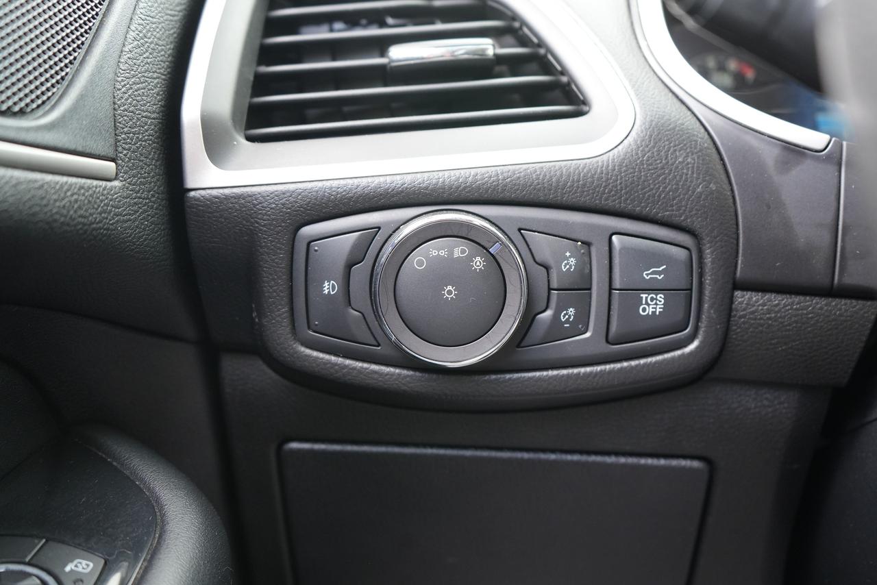 2019 Ford Edge SEL Photo