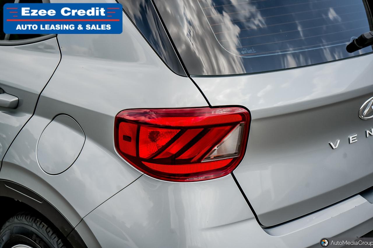 2020 Hyundai Venue Essential Photo6