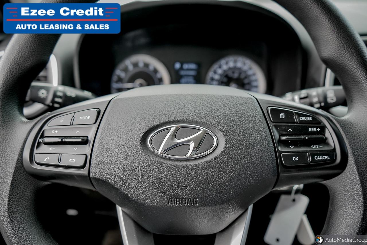 2020 Hyundai Venue Essential Photo16