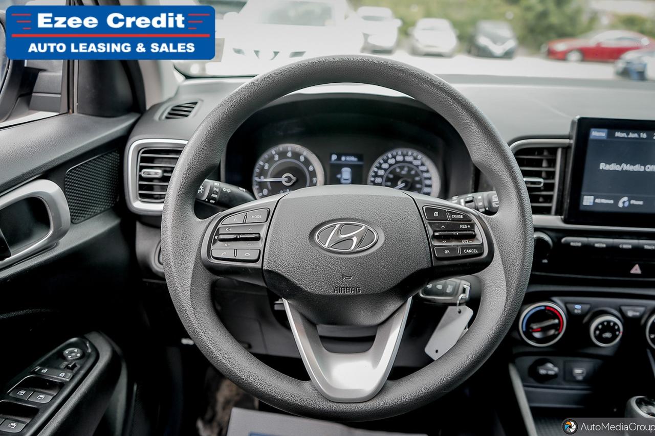 2020 Hyundai Venue Essential Photo15
