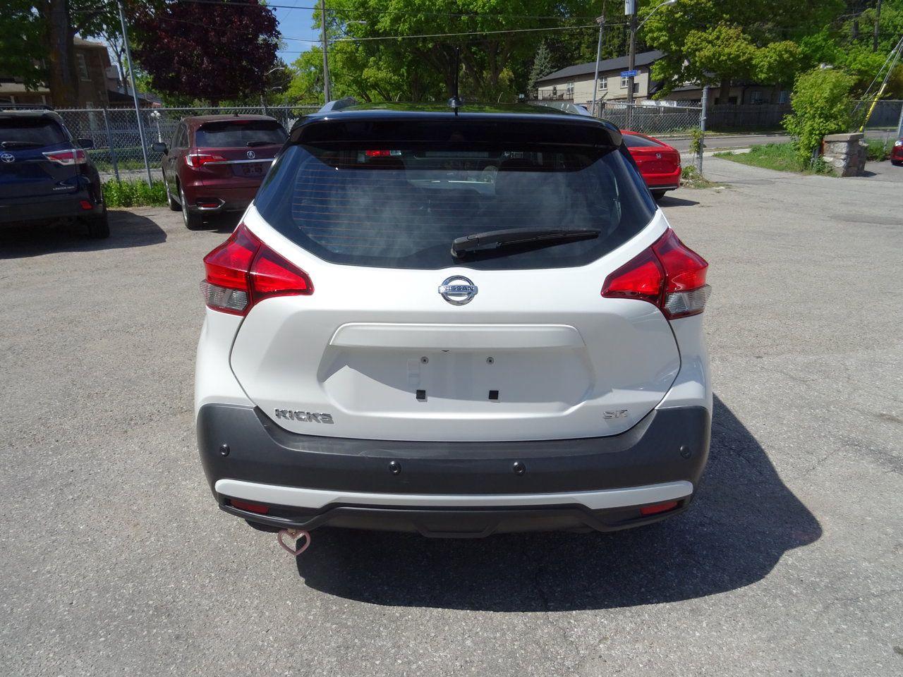 2020 Nissan Kicks SR - Photo #7