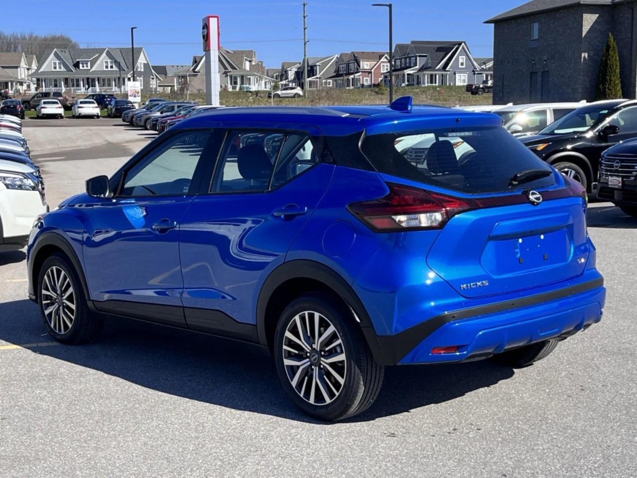 2025 Nissan Kicks Play SV FWD Photo3