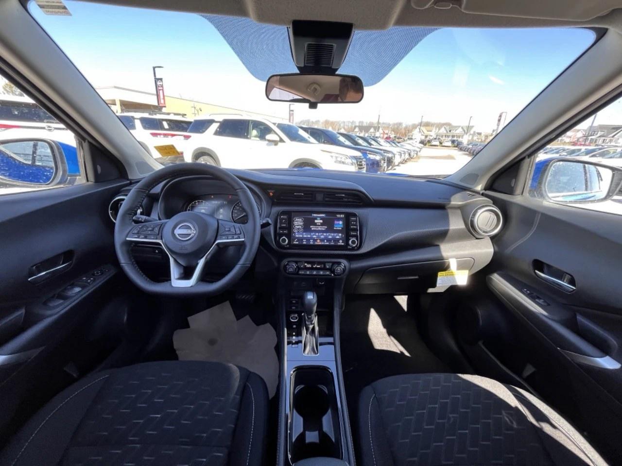 2025 Nissan Kicks Play SV FWD Photo