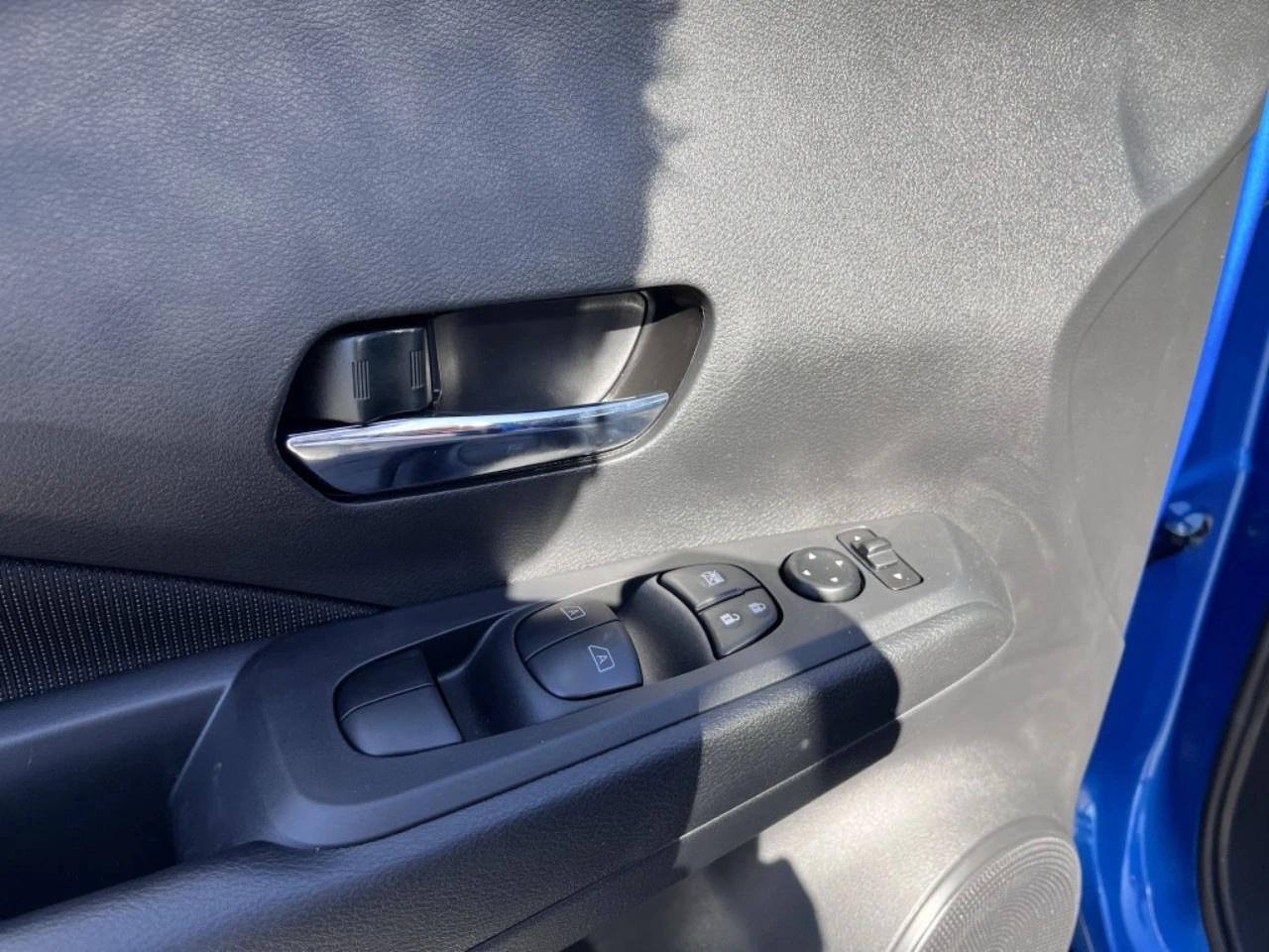 2025 Nissan Kicks Play SV FWD Photo