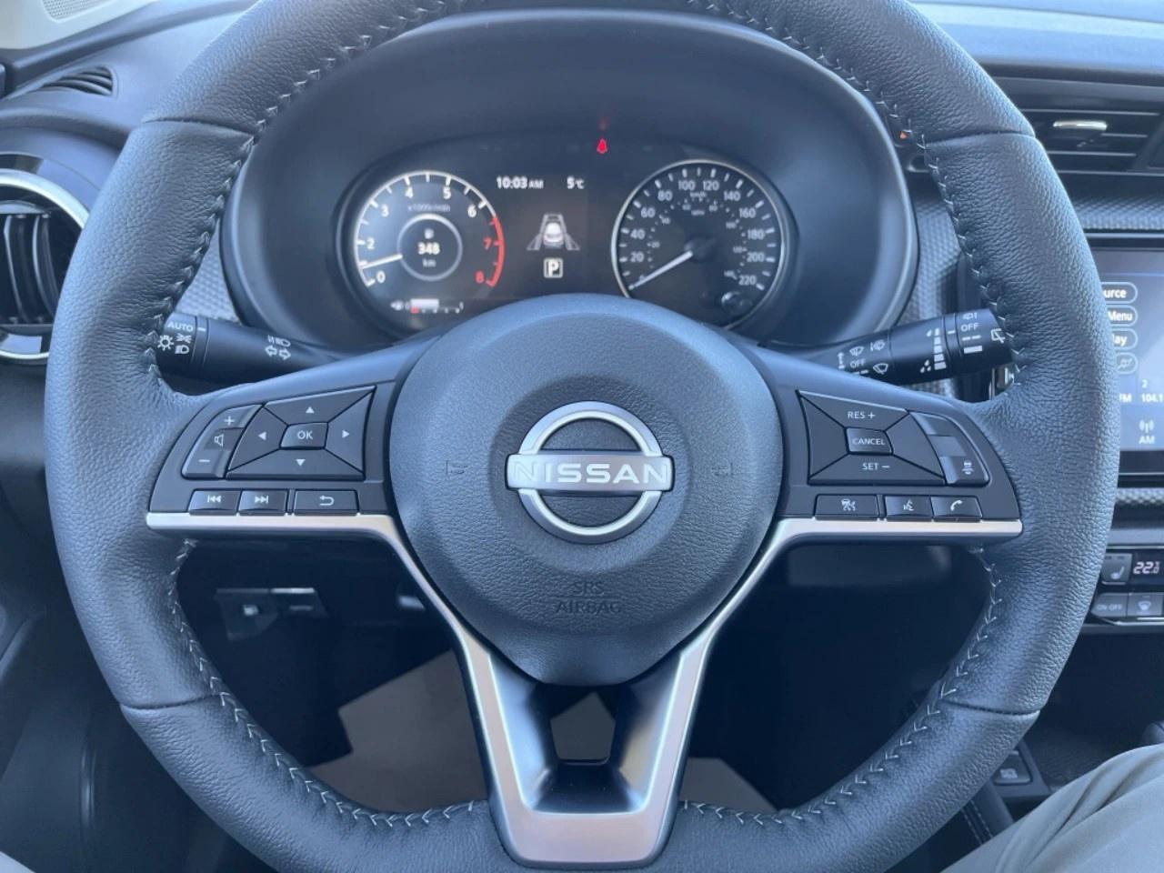 2025 Nissan Kicks Play SV FWD Photo