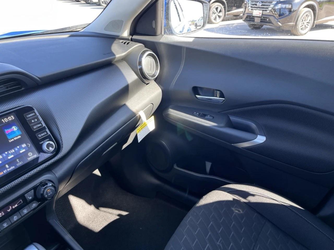 2025 Nissan Kicks Play SV FWD Photo