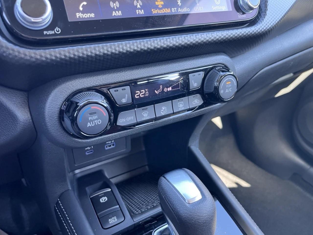 2025 Nissan Kicks Play SV FWD Photo