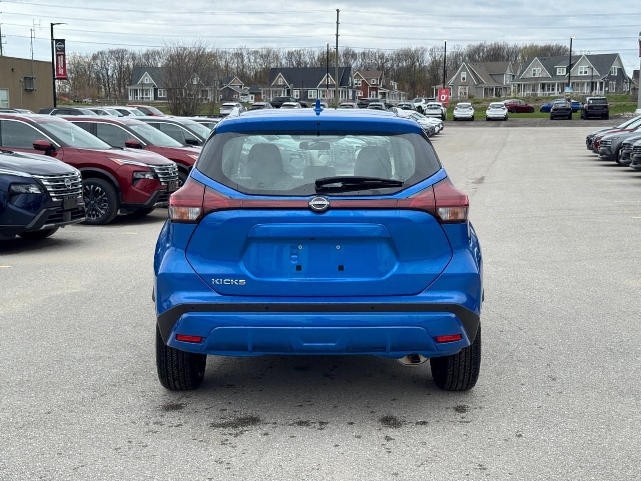 2025 Nissan Kicks Play SV FWD Photo3