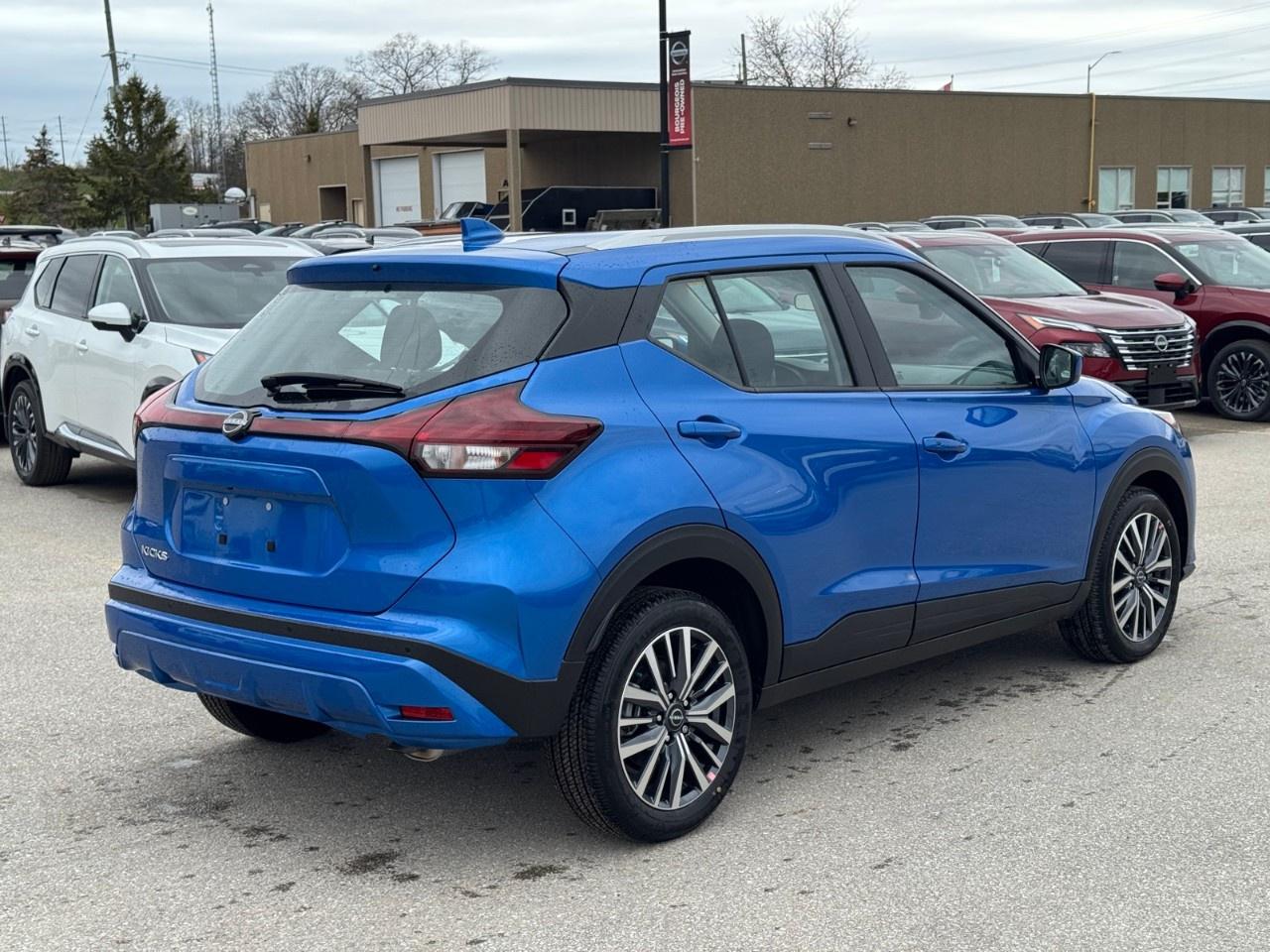 2025 Nissan Kicks Play SV FWD Photo2