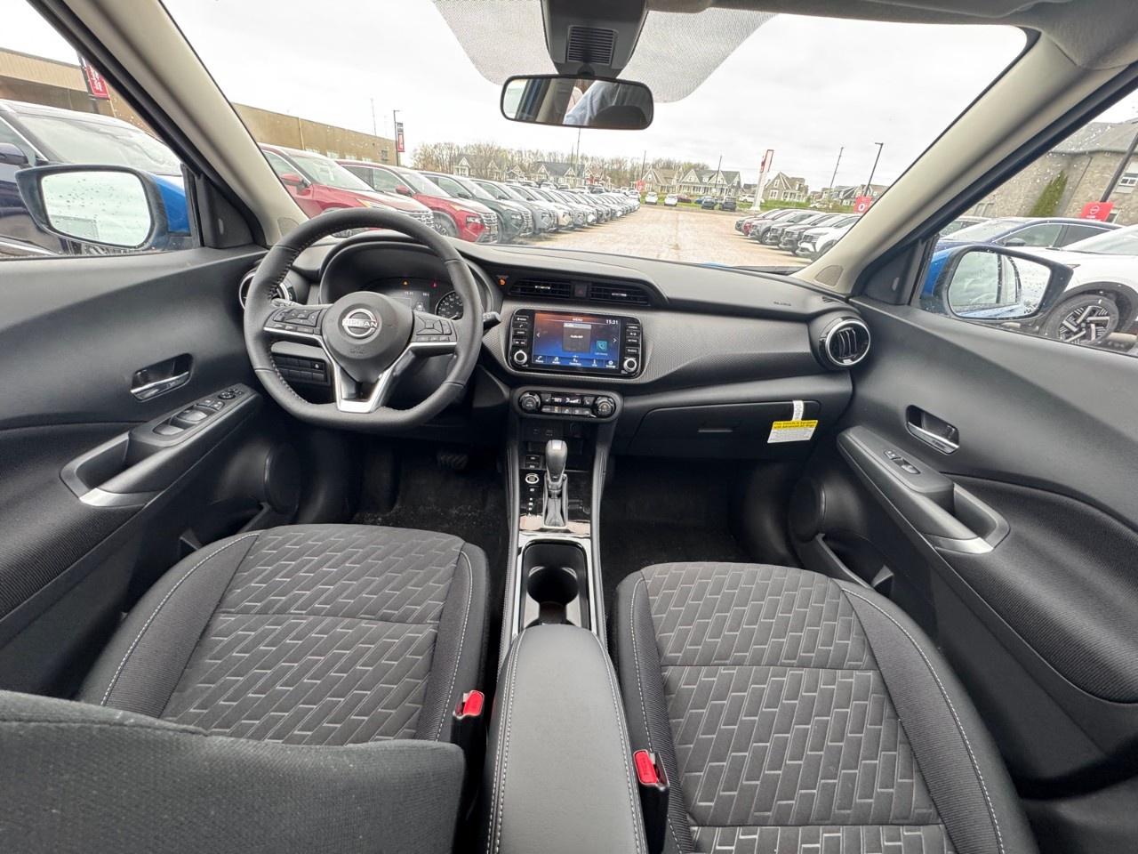 2025 Nissan Kicks Play SV FWD Photo