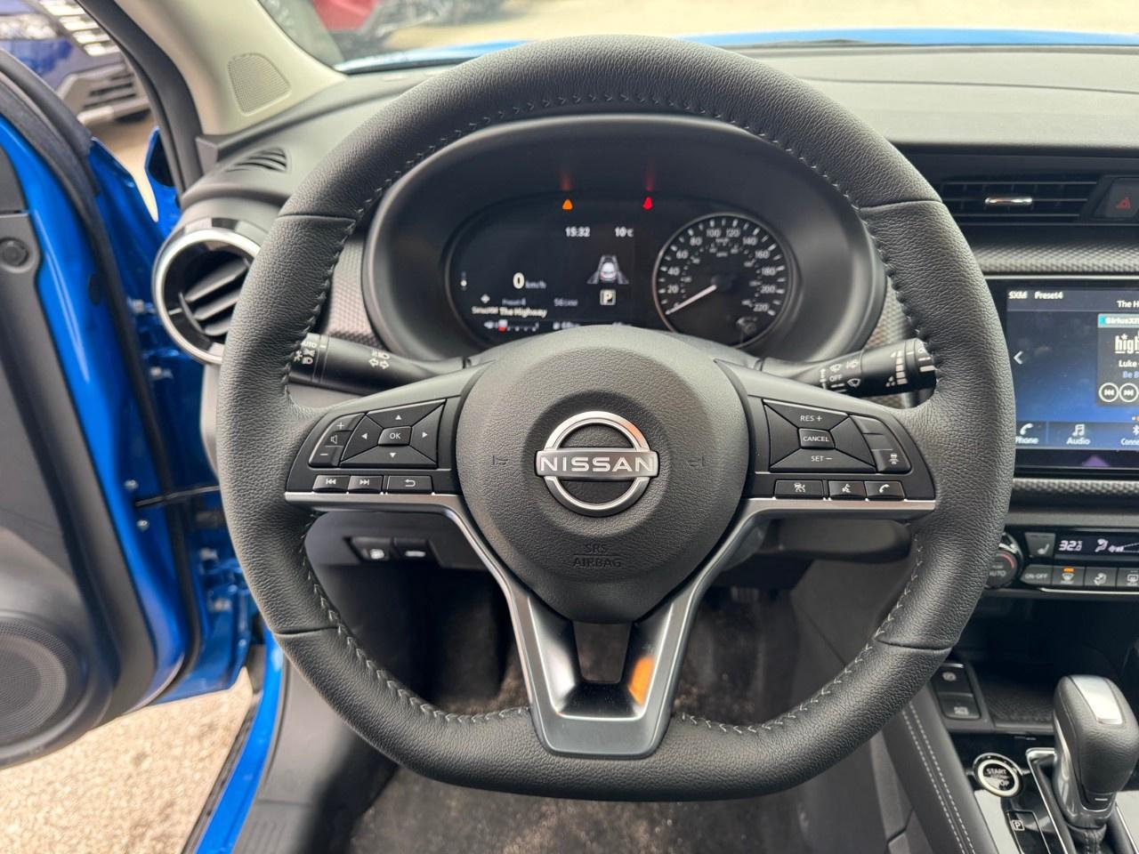 2025 Nissan Kicks Play SV FWD Photo