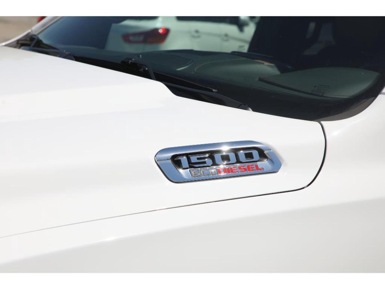 2021 RAM 1500 Longhorn Crew Cab SWB 4WD| 12'' TouchScreen | Pano Roof | Advanced Safety Grp | Navigation Photo4