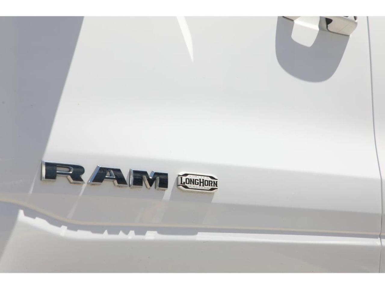 2021 RAM 1500 Longhorn Crew Cab SWB 4WD| 12'' TouchScreen | Pano Roof | Advanced Safety Grp | Navigation Photo