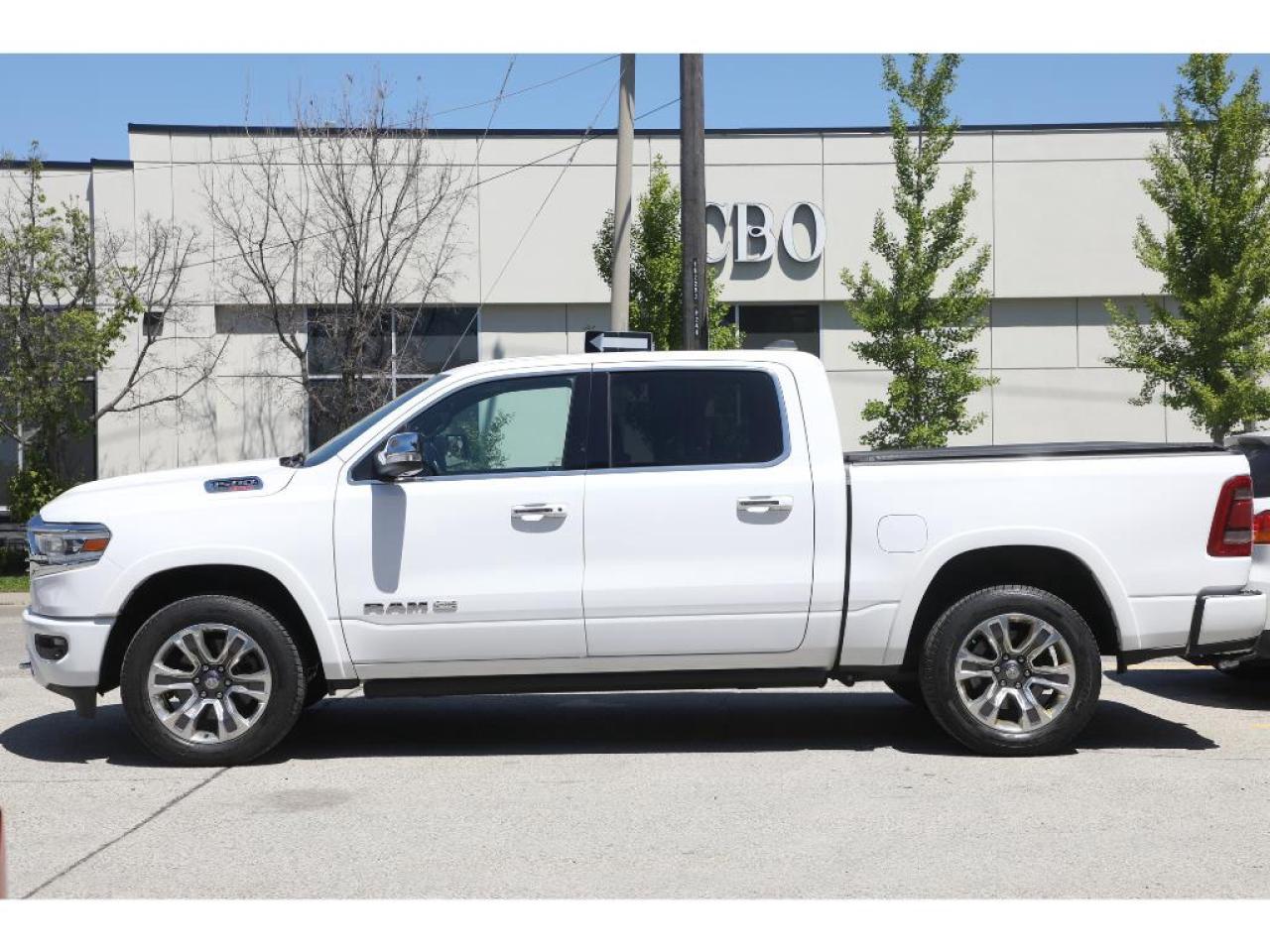 2021 RAM 1500 Longhorn Crew Cab SWB 4WD| 12'' TouchScreen | Pano Roof | Advanced Safety Grp | Navigation Photo