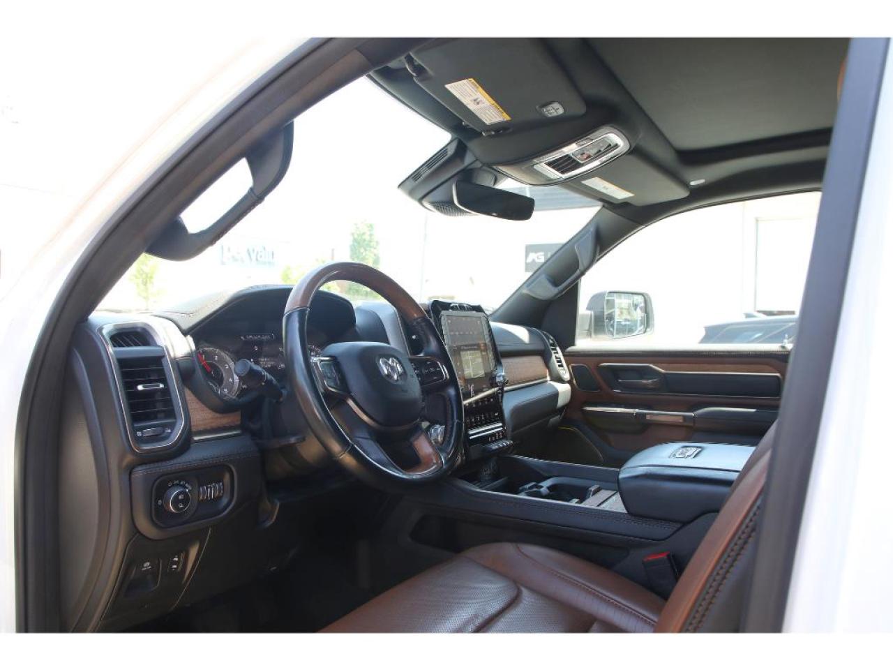 2021 RAM 1500 Longhorn Crew Cab SWB 4WD| 12'' TouchScreen | Pano Roof | Advanced Safety Grp | Navigation Photo