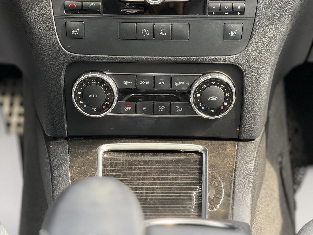 2014 Mercedes-Benz GLK-Class //AMG | NAVI PANO | PREMIUM - Photo #25