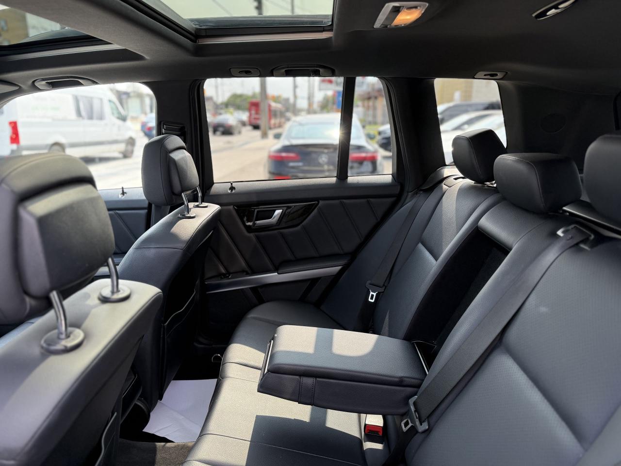 2014 Mercedes-Benz GLK-Class //AMG | NAVI PANO | PREMIUM - Photo #38