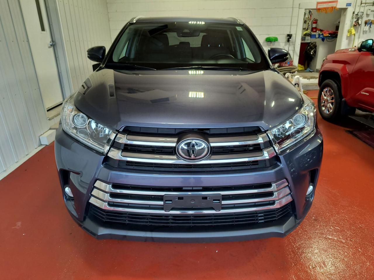 2019 Toyota Highlander XLE AWD Photo2