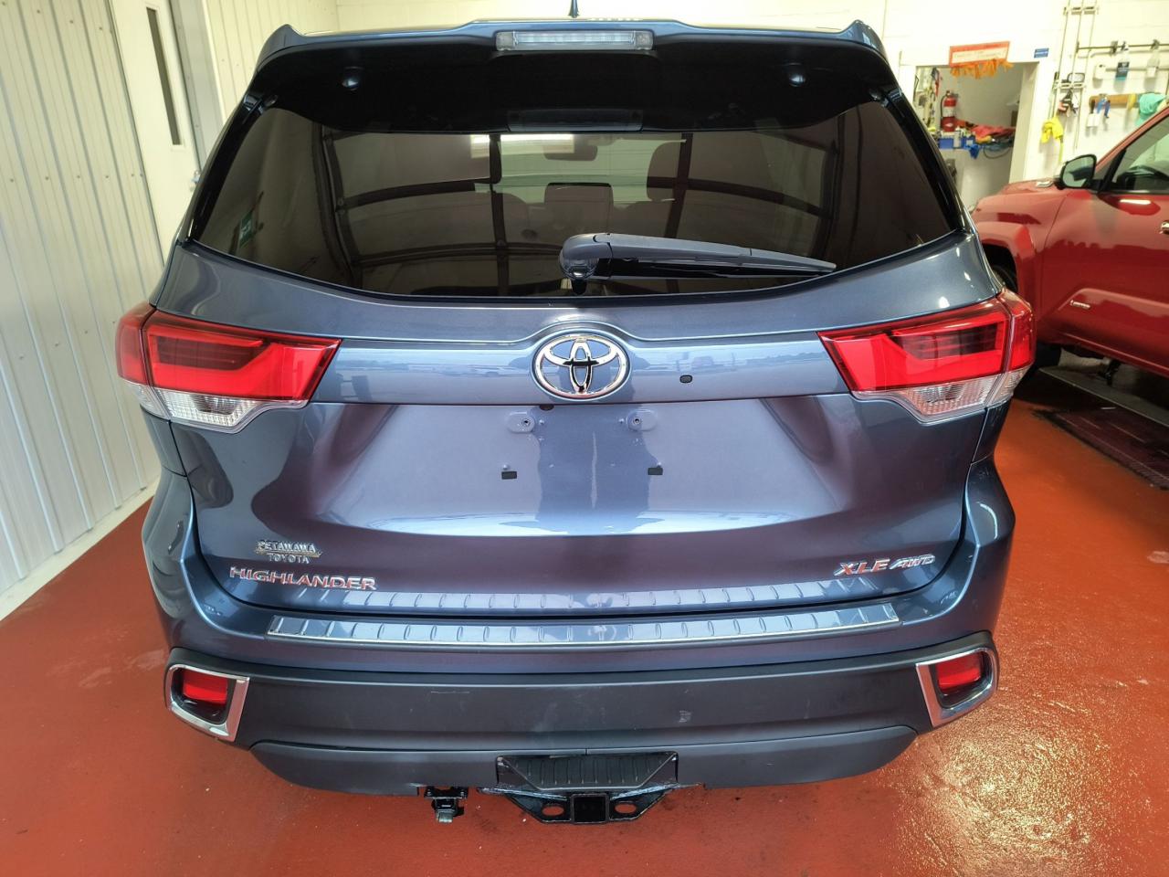 2019 Toyota Highlander XLE AWD Photo4