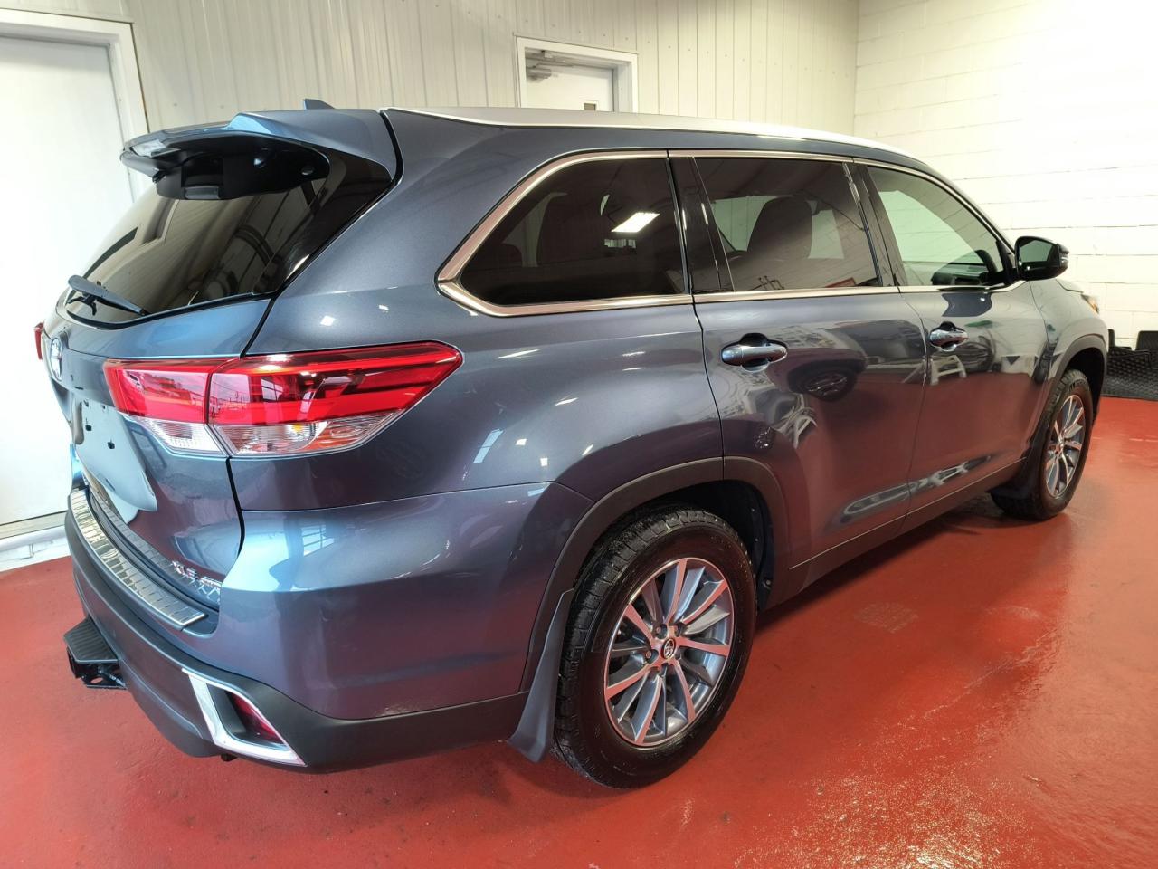 2019 Toyota Highlander XLE AWD Photo1