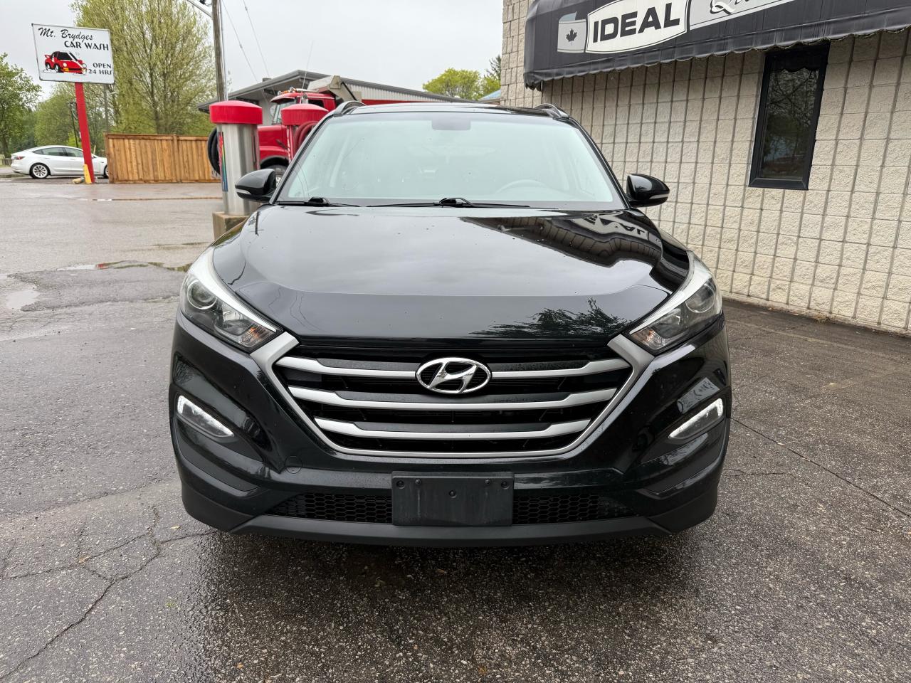 2017 Hyundai Tucson SE - Photo #2