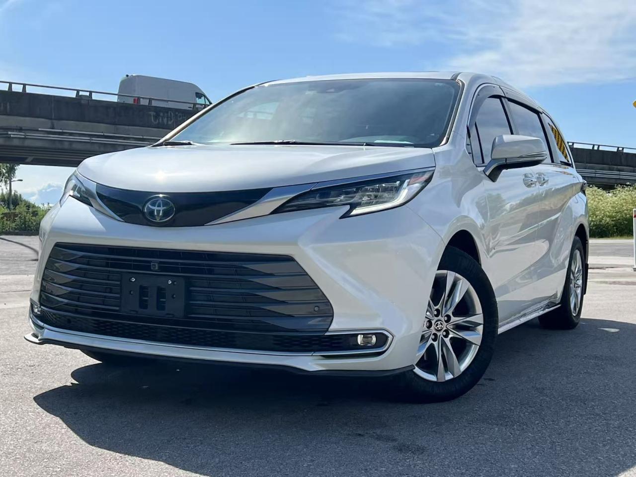 Used 2021 Toyota Sienna LIMITED AWD/ NO ACCIDENT/ COOL SEATS for sale in Richmond, BC