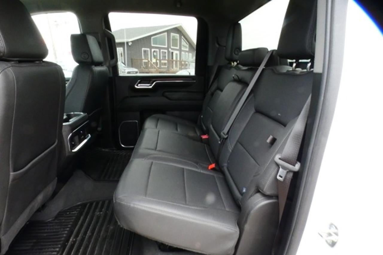 2024 GMC Sierra 3500 SLT 6.6L DURA DIESEL 8' box w/H&C L, NAV rdy, BUC - Photo #9