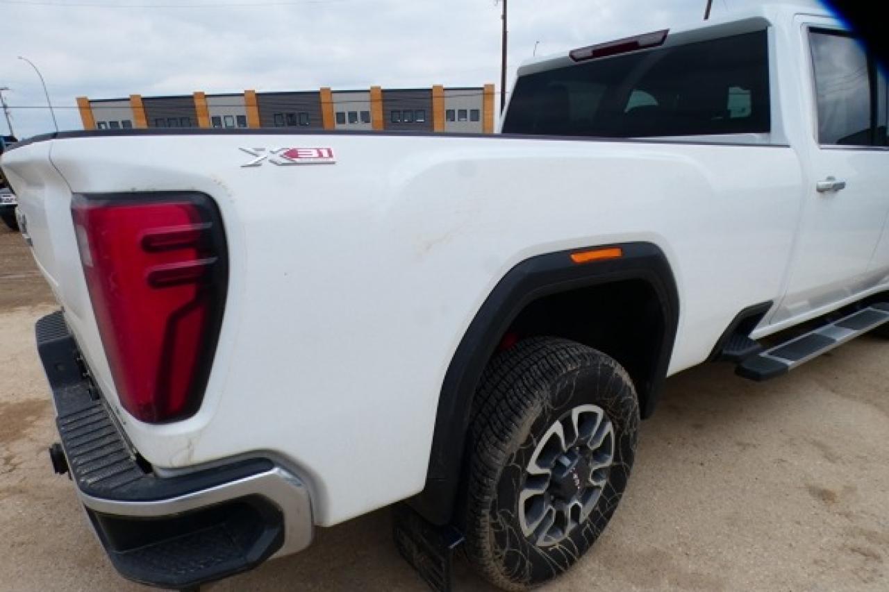 2024 GMC Sierra 3500 SLT 6.6L DURA DIESEL 8' box w/H&C L, NAV rdy, BUC - Photo #32