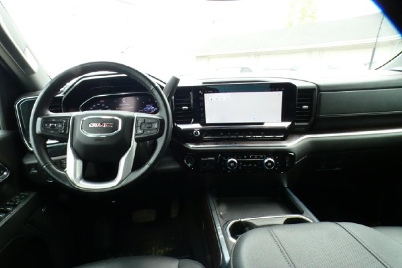 2024 GMC Sierra 3500 SLT 6.6L DURA DIESEL 8' box w/H&C L, NAV rdy, BUC - Photo #11