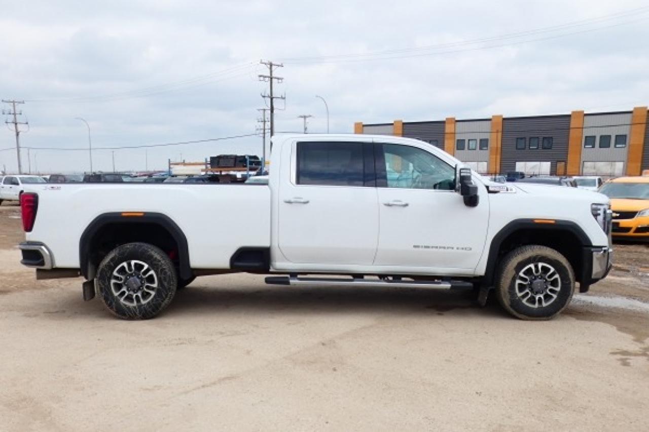 2024 GMC Sierra 3500 SLT 6.6L DURA DIESEL 8' box w/H&C L, NAV rdy, BUC - Photo #5