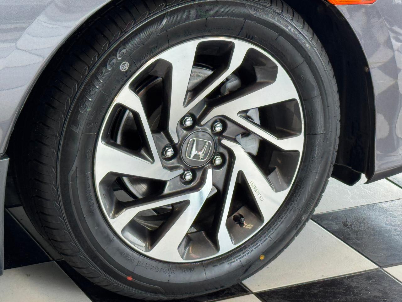 2018 Honda Civic EX+New Tires+Roof+Adaptive Cruise Photo50