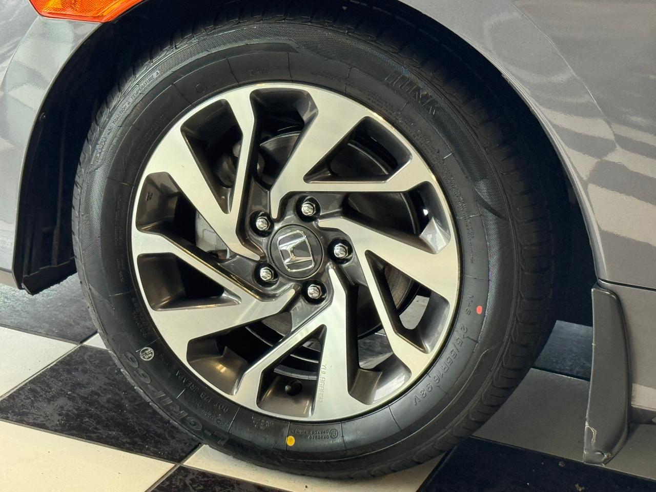 2018 Honda Civic EX+New Tires+Roof+Adaptive Cruise Photo47