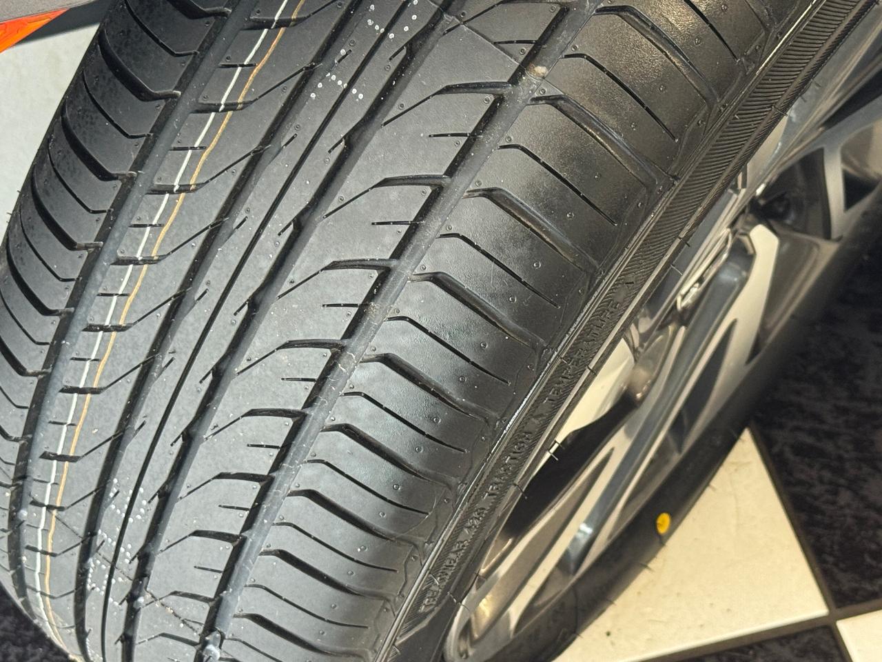 2018 Honda Civic EX+New Tires+Roof+Adaptive Cruise - Photo #4