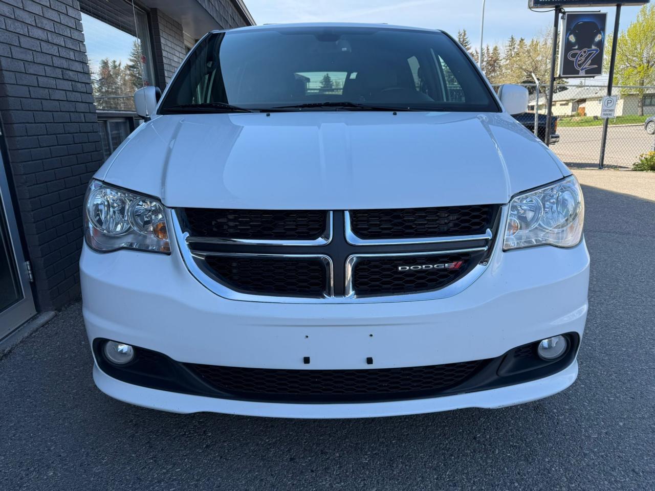 2020 Dodge Grand Caravan SXT Premium Plus - Photo #4