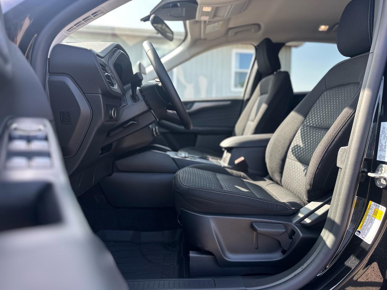 2025 Ford Escape Active AWD Photo5