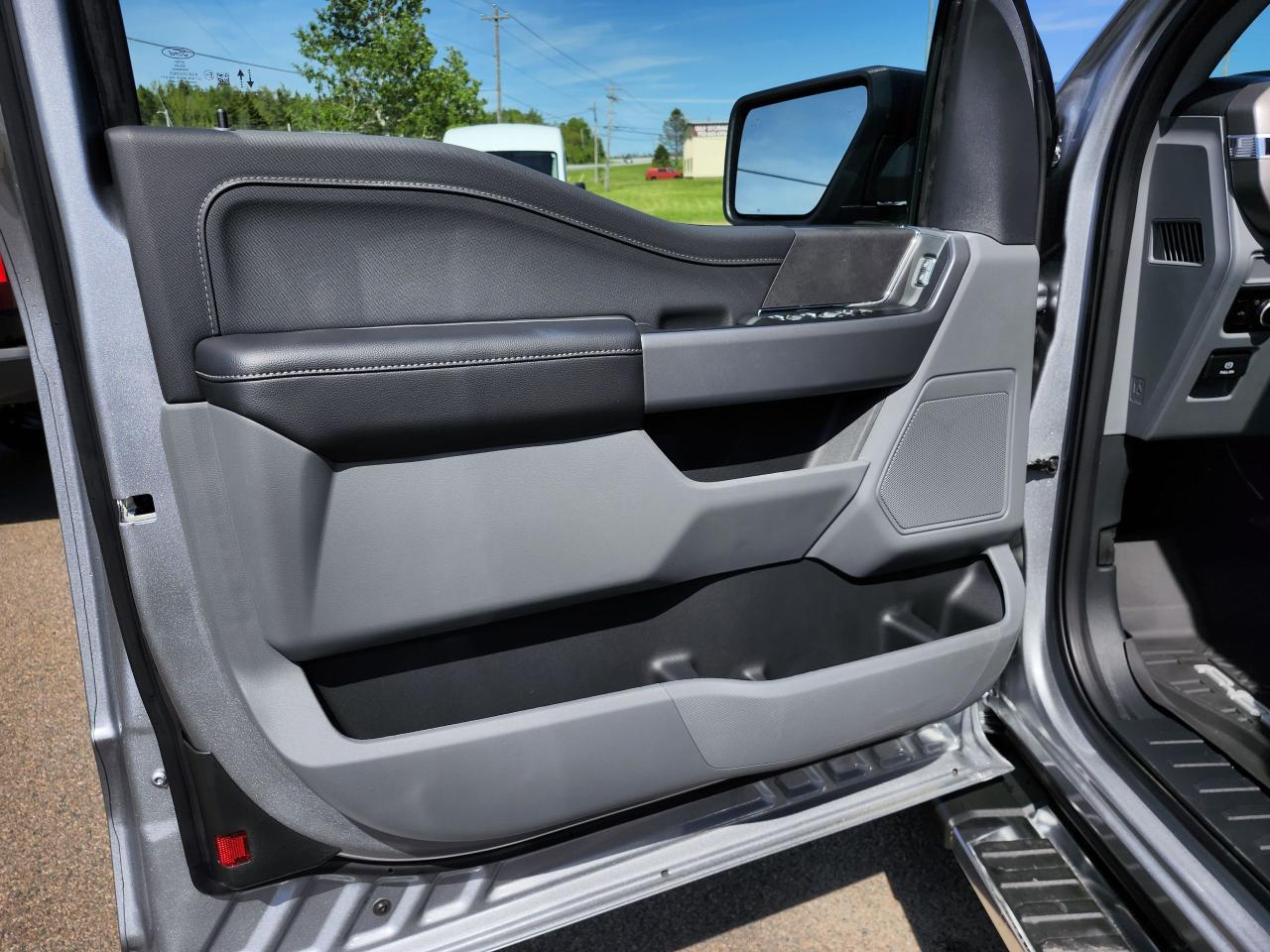 2025 Ford F-150 XLT 4WD SUPERCAB 6.5' BOX Photo5