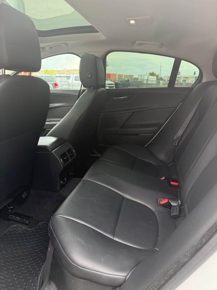 2018 Jaguar XE Premium - Photo #15